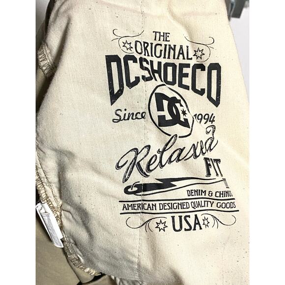 DC Shoes Khaki Chino Shorts Relaxed Fit Flat Front Pockets Mens Size 40 Stretch - Picture 7 of 9